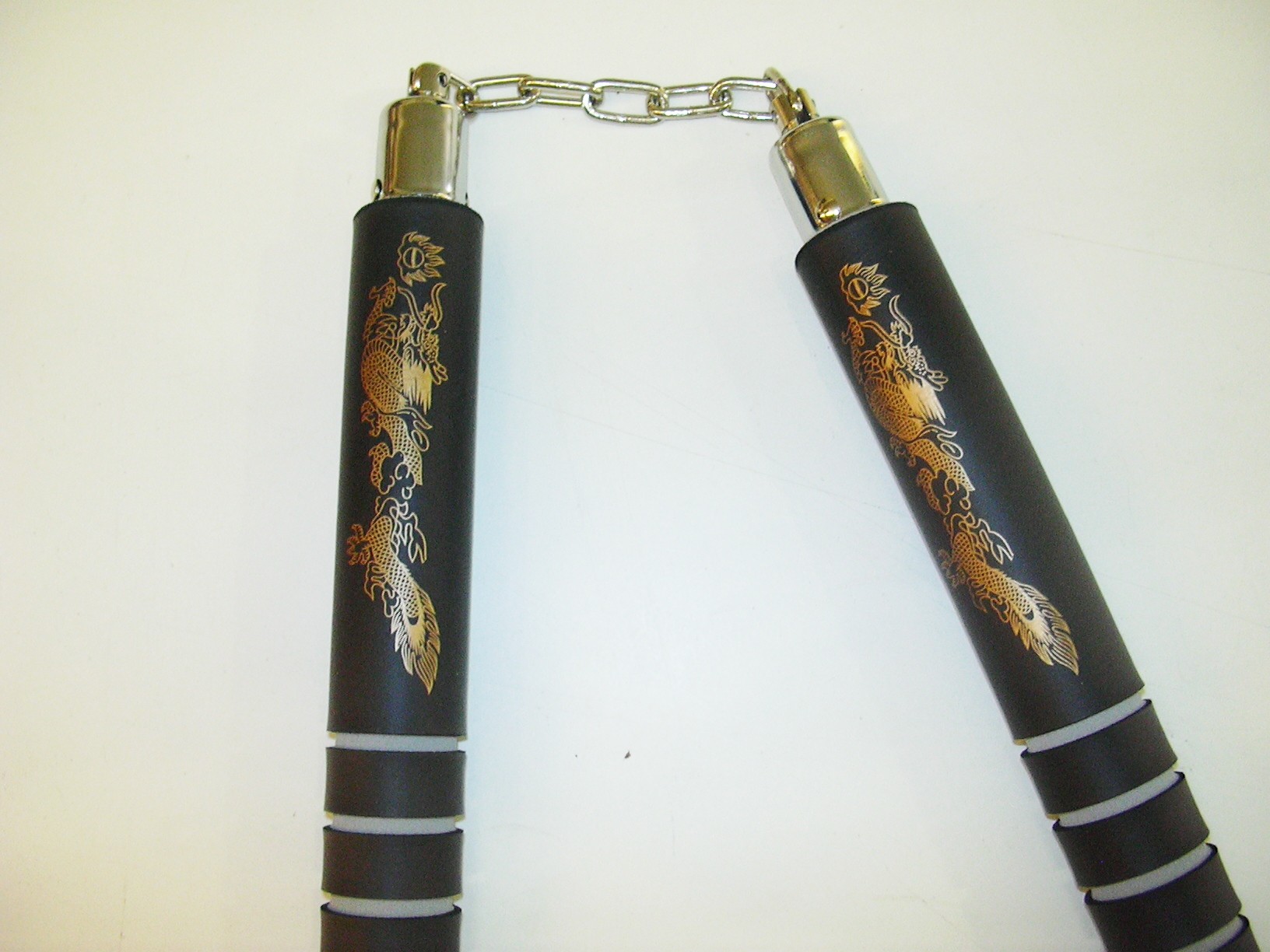 Nunchaku mousse noir dragon de DMdiffusion dans Defense